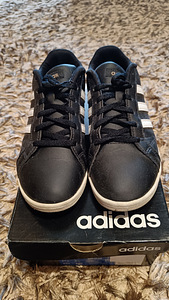 Naiste vabaaja jalatsid Adidas. Suurus 37 1/3 (1 foto / 5)