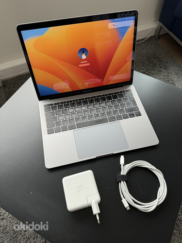 MacBook Pro 2017 13" 256 ГБ 2x порта Thunderbolt3 (фото #1)