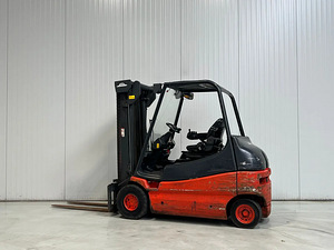 Электропогрузчик Linde E25-02 (2 фото из 7)