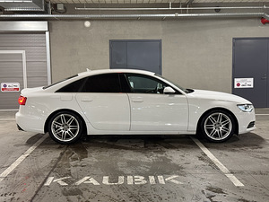 Продается Audi A6 C7 Quattro (8 фото из 13)