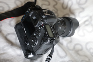 Canon EOS 7D Mark II + akutald (5 foto / 10)