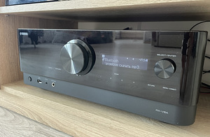 Yamaha RX-V6A (3 фото из 4)