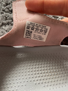 Сандалии Adidas (3 фото из 4)