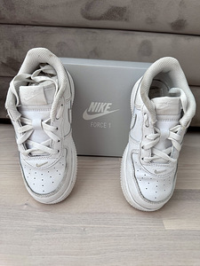 Nike tossud tüdrukule (3 foto / 4)