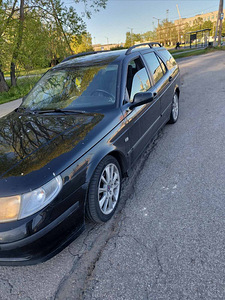 Автомобиль сааб (1 фото из 7)