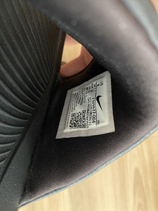 Шлепанцы Nike (3 фото из 3)
