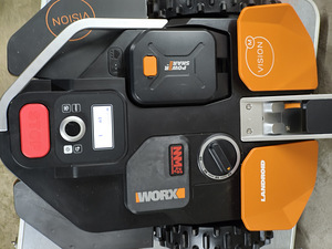 НОВИНКА!!! 0 часов! Робот-газонокосилка Worx Vision WR206E 6 (5 фото из 10)