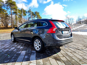 Korralik ja ökonoomne VOLVO V60 Diisel manuaal (3 foto / 8)