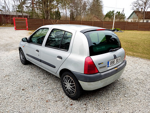 Renault Clio manuaal diisel (4 foto / 8)