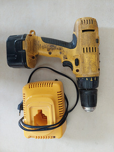 Trell DEWALT (1 foto / 1)