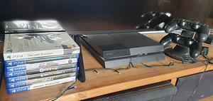 Playstation 4 500GB+2 пульта+зарядка+игры (1 фото из 1)
