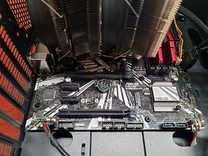Emaplaat (Z390) + i7-9700K + 16GB DDR4-3200 + cooler (6 foto / 7)