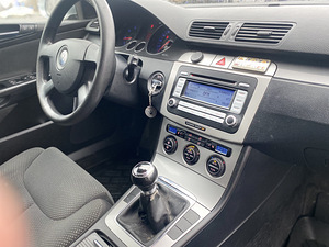 Volkswagen Passat (7 foto / 8)