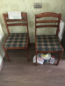 Обеденный стол (3 фото из 3)