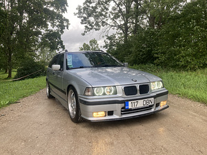 BMW 318i M (2 foto / 9)