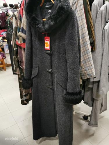 Müüa väga heas korras mantel. Kaelarihmal on naturaalne küül (foto #1)
