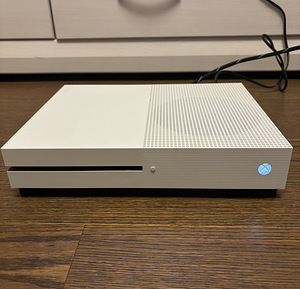 Xbox one S (3 foto / 4)
