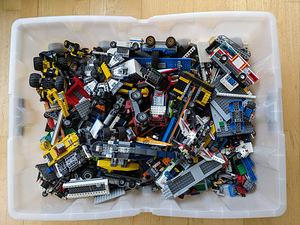 Suur kast lego klotse (1 foto / 5)
