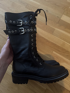 Женские туфли (2 фото из 5)