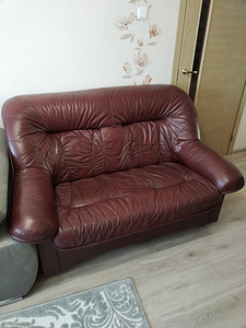 3-kohaline nahkdiivan ja 2-kohaline kirsinahast diivan. (4 foto / 6)