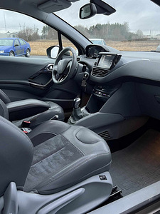 PEUGEOT 208 (5 foto / 8)