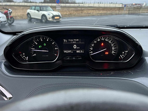 PEUGEOT 208 (7 foto / 8)