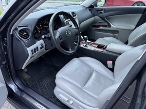 Lexus IS 250 Mark Levinson 2.5 V6 153kW (8 foto / 10)