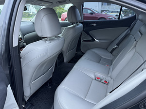 Lexus IS 250 Mark Levinson 2.5 V6 153kW (9 foto / 10)