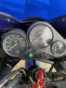 Yamaha FZS600 Fazer (4 foto / 8)