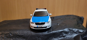 Mudelauto 1/43 Skoda superb Politsei (2 foto / 6)