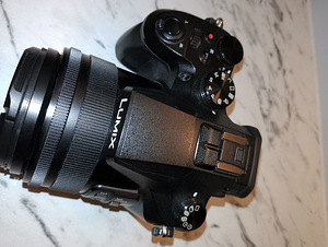 Panasonic Lumix DMC-FZ2000 + аккумулятор (7 фото из 7)
