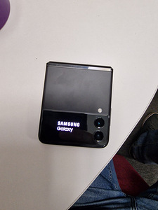 Samsung Z Flip3 256GB (1 foto / 3)