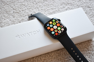 Apple Watch 7 45mm GPS (1 foto / 4)