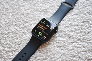Apple Watch 7 45mm GPS (2 foto / 4)