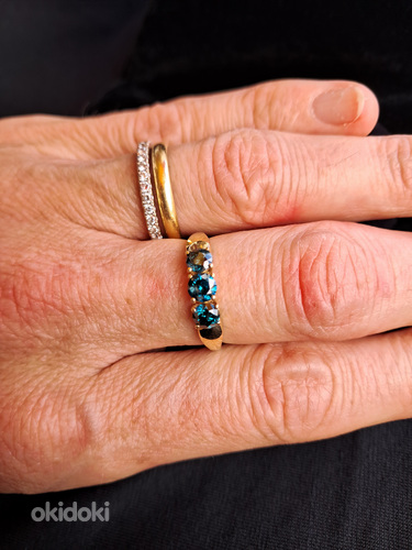 Золотое кольцо с синими бриллиантами. (фото #4)