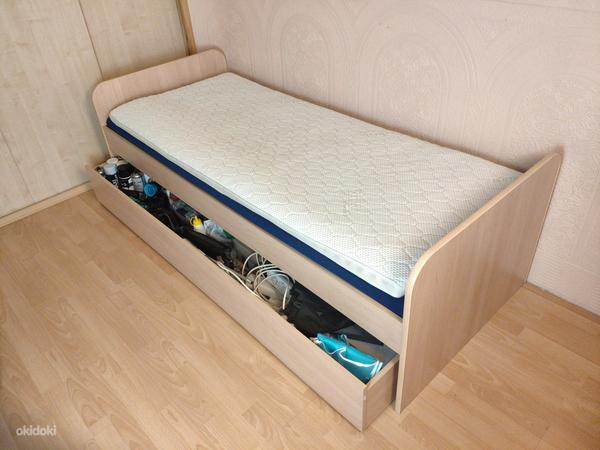 Одноместная кровать + 2 матраса (фото #1)