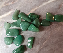 Природный камень: зеленый авантюрин.