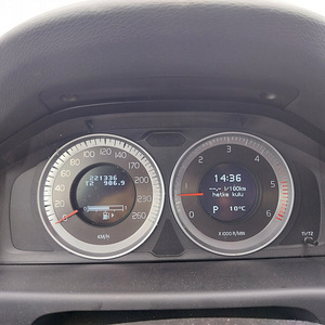 M: Volvo v70 2.0 100kw D3 momentum (10 foto / 14)