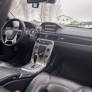 M: Volvo V70 2.0 120kw D3 Momentum (5 foto / 10)