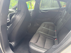 2017 Tesla Model S75D (8 foto / 11)