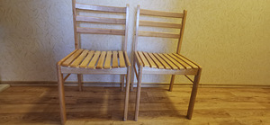 Стулья 4 шт. 15 € / шт. (2 фото из 4)