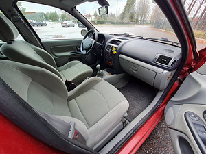 Renault Clio 16V Limited Edition (13 foto / 14)