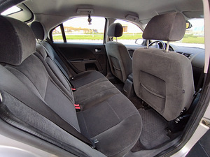Ford Mondeo 2.5 Ghia (9 foto / 14)