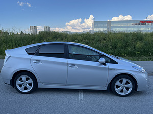 Toyota Prius Advanced (3 foto / 14)
