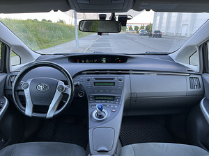 Toyota Prius Advanced (10 foto / 14)