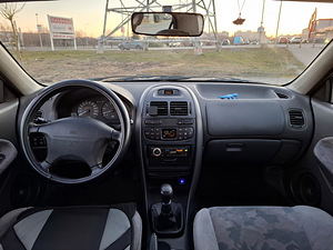 Mitsubishi Carisma GLS (6 foto / 14)
