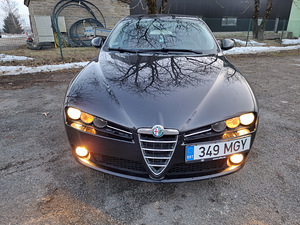 Alfa Romeo 159 (3 foto / 15)