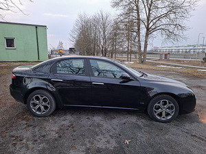 Alfa Romeo 159 (4 foto / 15)