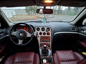 Alfa Romeo 159 (8 foto / 15)