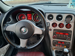 Alfa Romeo 159 (6 foto / 15)